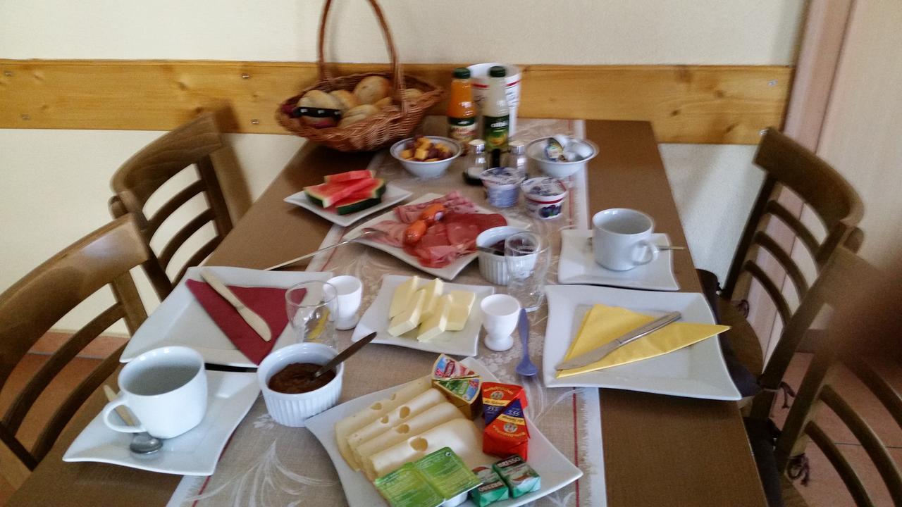 Gasthaus ,,Zum Schwarzen Baer" Gusten 외부 사진