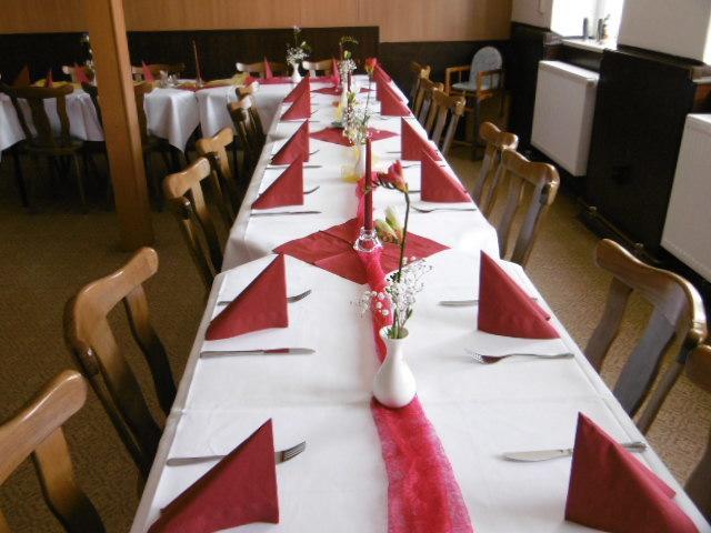 Gasthaus ,,Zum Schwarzen Baer" Gusten 외부 사진